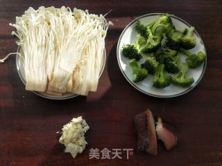 Stir-fried Broccoli Enoki Mushroom with Bacon recipe