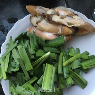 Fried Razor Clam with Leek recipe