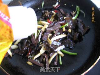 Stir-fried Tofu with Pork Blood recipe