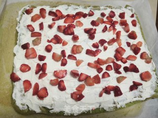 Spinach Strawberry Cake Roll recipe