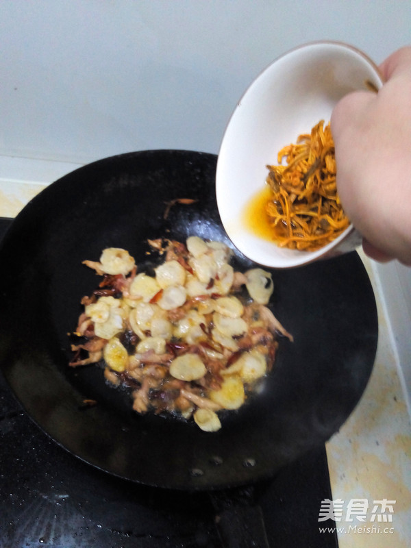 Fried Noodles with Cordyceps Chicken and Fish Balls recipe