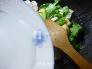 Stir-fried Cabbage Cores with Tofu and Mushrooms in Oil recipe