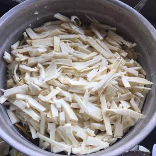 Bamboo Shoots and Dried Vegetables recipe