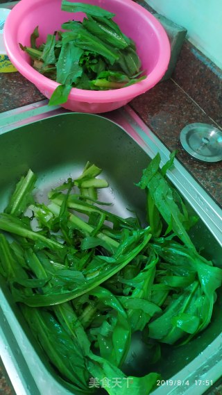 Stir-fried Bitter Veins with Garlic recipe