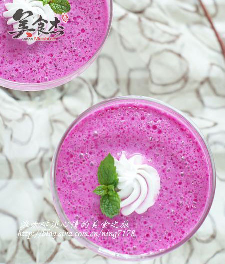 Yogurt and Red Dragon Fruit Iced Milkshake recipe