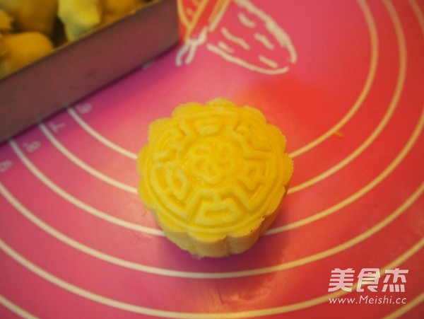 Delicious Custard Mooncakes recipe