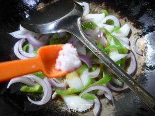 Stir-fried Rice Cake with Pepper and Onion recipe