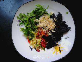 Tomato, Seaweed and Shrimp Skin Noodle Soup recipe