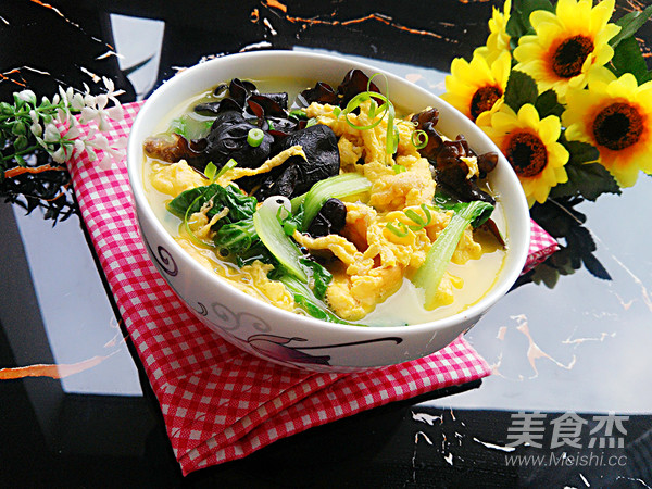 Fungus, Cabbage and Egg Soup recipe