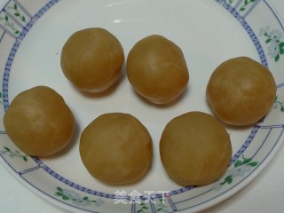 [cantonese-style Lotus Seed Paste Egg Yolk Mooncakes] Challenge The Most Classic Cantonese-style Mooncakes recipe