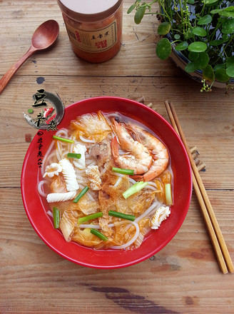 Hot and Sour Rice Noodle Soup