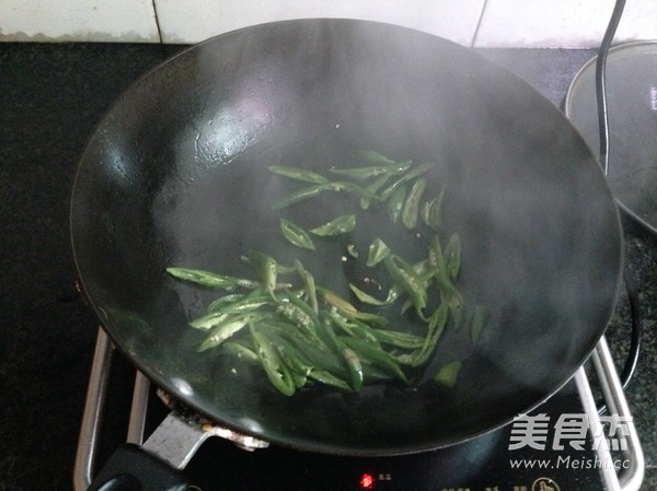 Stir-fried Black-bone Chicken with Chili recipe