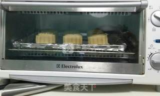 Cantonese-style Coconut Milk Fragrant Mooncakes recipe