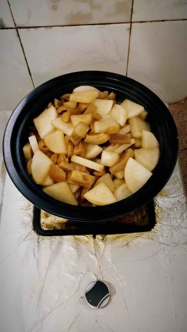 Stewed Radish with Pork Skin recipe