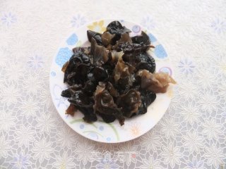 Stir-fried Fungus with Minced Meat and Chives recipe