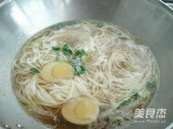 Home-cooked Noodles in Clear Soup recipe