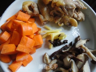 Three Yellow Chicken Congee with Carrots and Mushrooms recipe