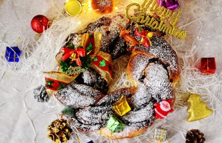 Christmas Chocolate Garland Bread recipe