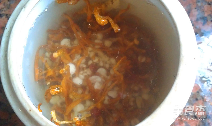 Snails and Cordyceps Flower Black-bone Chicken Soup recipe