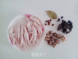 Braised Chicken Feet with Mushroom recipe