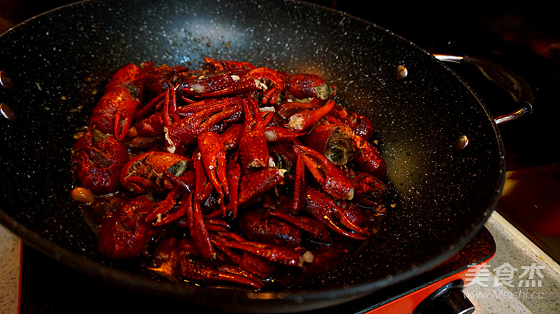 Stir-fried Lobster-the Whole Process of Cleaning Up The Lobster in Detail is Worthy of Your Support recipe