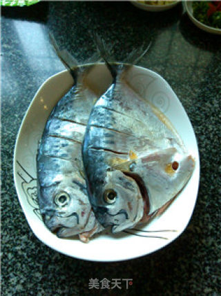 Pomfret with Carrot Knife recipe