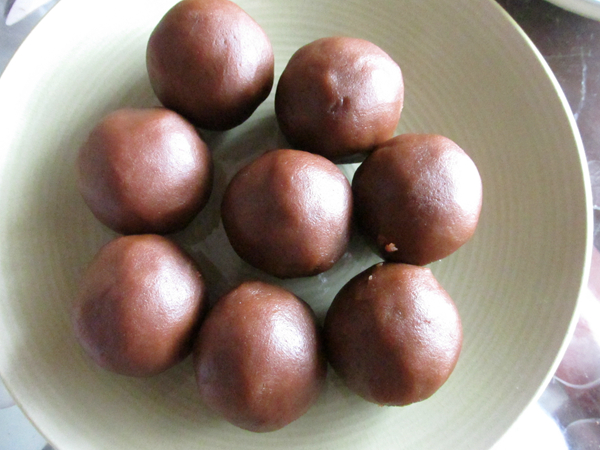 Red Lotus Paste Egg Yolk Crisp recipe