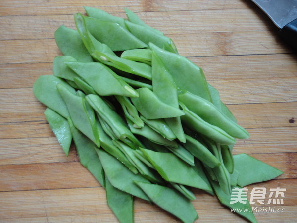 Stir-fried Kidney Beans with Red Pepper recipe