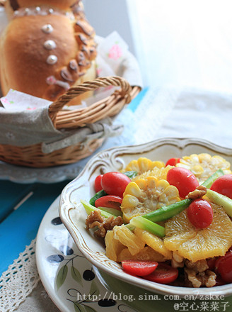 Vegetable and Fruit Salad with Walnuts and Vinaigrette recipe