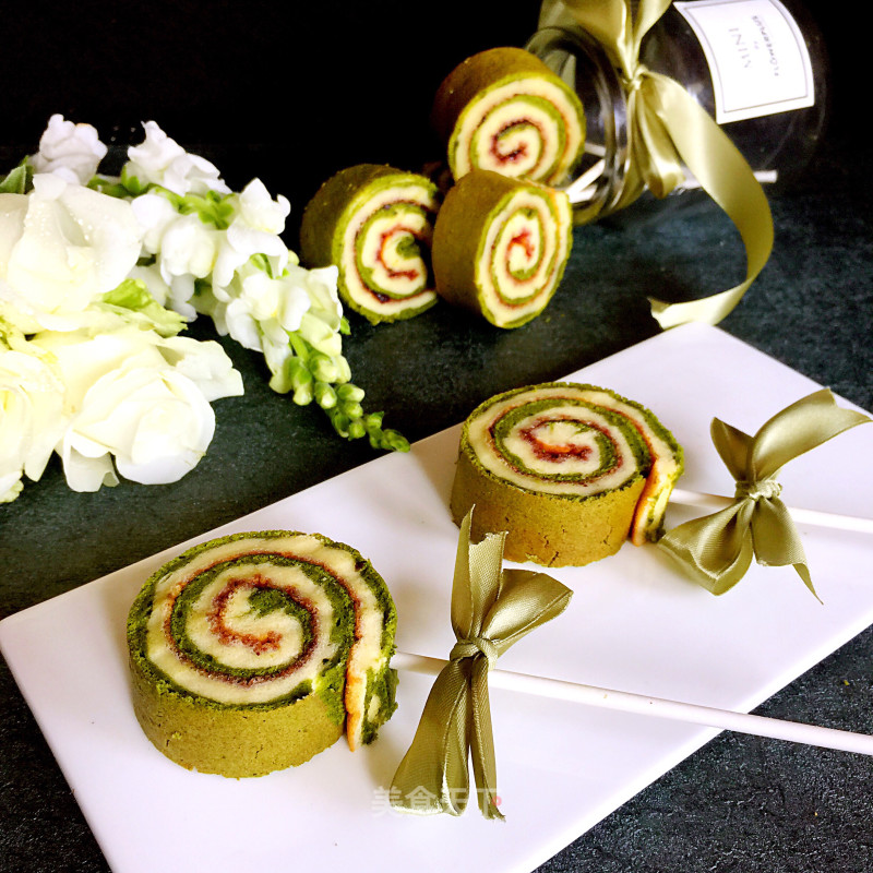 #aca Fourth Session Baking Contest# Making Erotic Two-color Blueberry Sauce Cake Rolls recipe