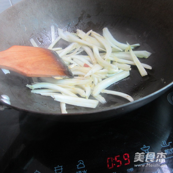 Stir-fried Tofu Shreds with Cabbage Stems recipe