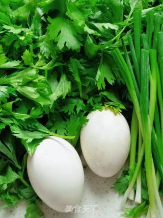 Fried Goose Eggs with Celery Leaves recipe