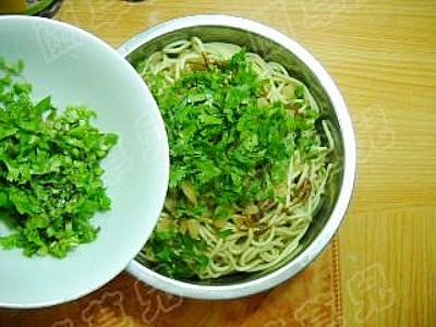 Hot Noodles with Sesame Paste recipe