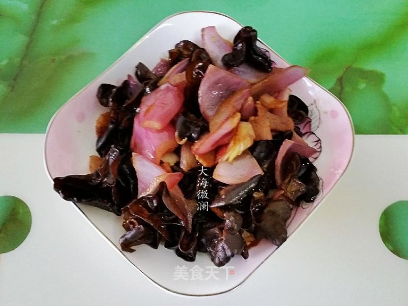 Fried Pork with Onion and Black Fungus recipe