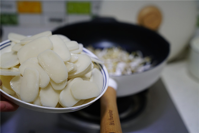 Fried Rice Cakes with Kimchi Minced Pork recipe