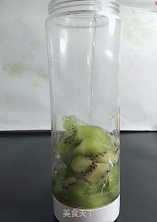 Kiwi Sparkling Water recipe