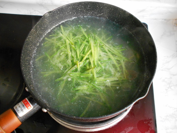 Antarctic Krill and Radish Vermicelli Soup recipe