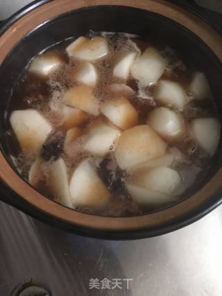 Braised Beef Brisket with White Radish recipe