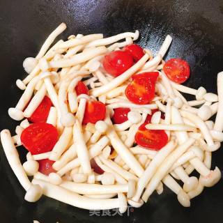 Stir-fried White Jade Mushrooms with Cherry Tomatoes recipe