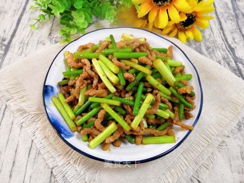 Shredded Garlic Stalks recipe