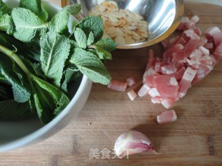 Pasta with Bacon and Mint Almonds recipe