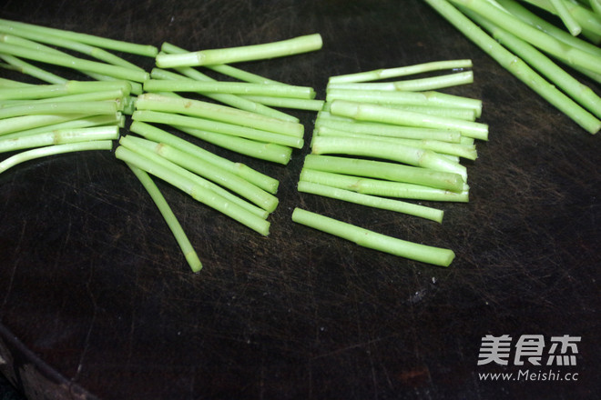 Stir-fried Bacon with Artemisia Quinoa recipe