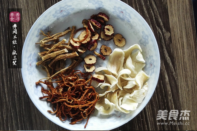 Cordyceps Flower Lily Taihe Black-bone Chicken Soup recipe