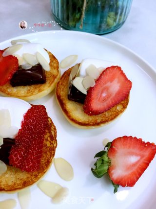 Chocolate Strawberry Marshmallow Sandwich recipe