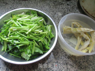 Stir-fried Celery with Lamb Tail Bamboo Shoots recipe