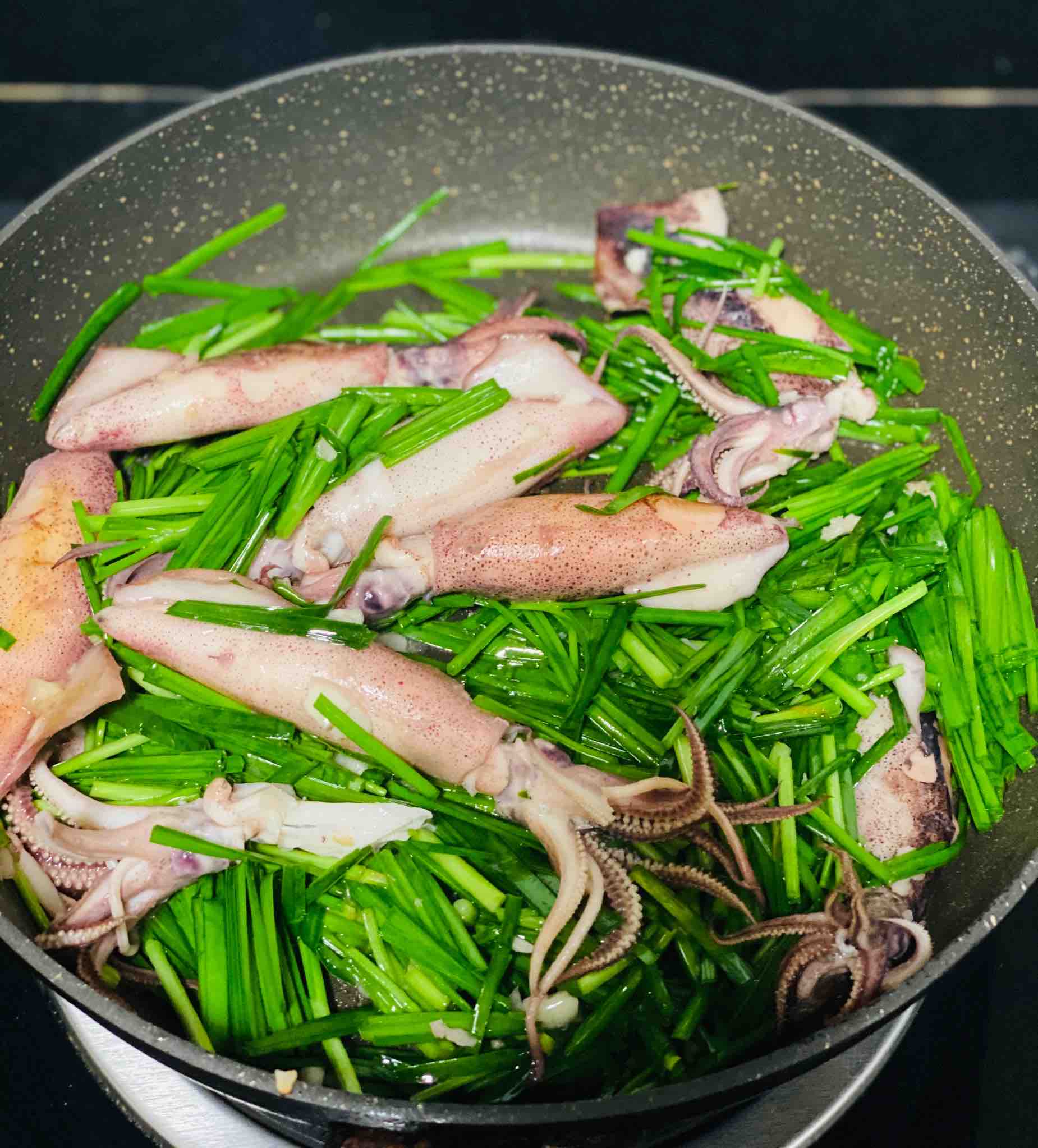 Stir-fried Squid with Leek, Fragrant Grilled Squid recipe