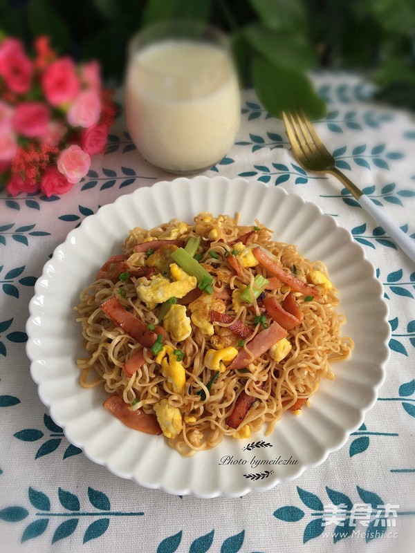 Fried Noodles with Egg and Ham recipe