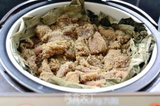 Steamed Pork with Spiced Lotus Leaf recipe