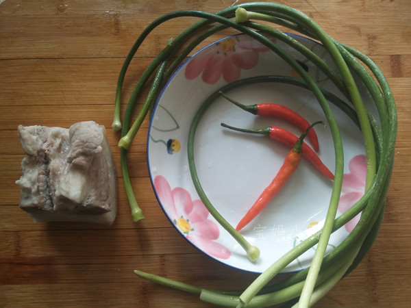 Twice-cooked Pork with Garlic Moss recipe