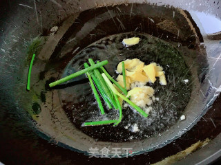 Stir-fried White Clams with Leek recipe